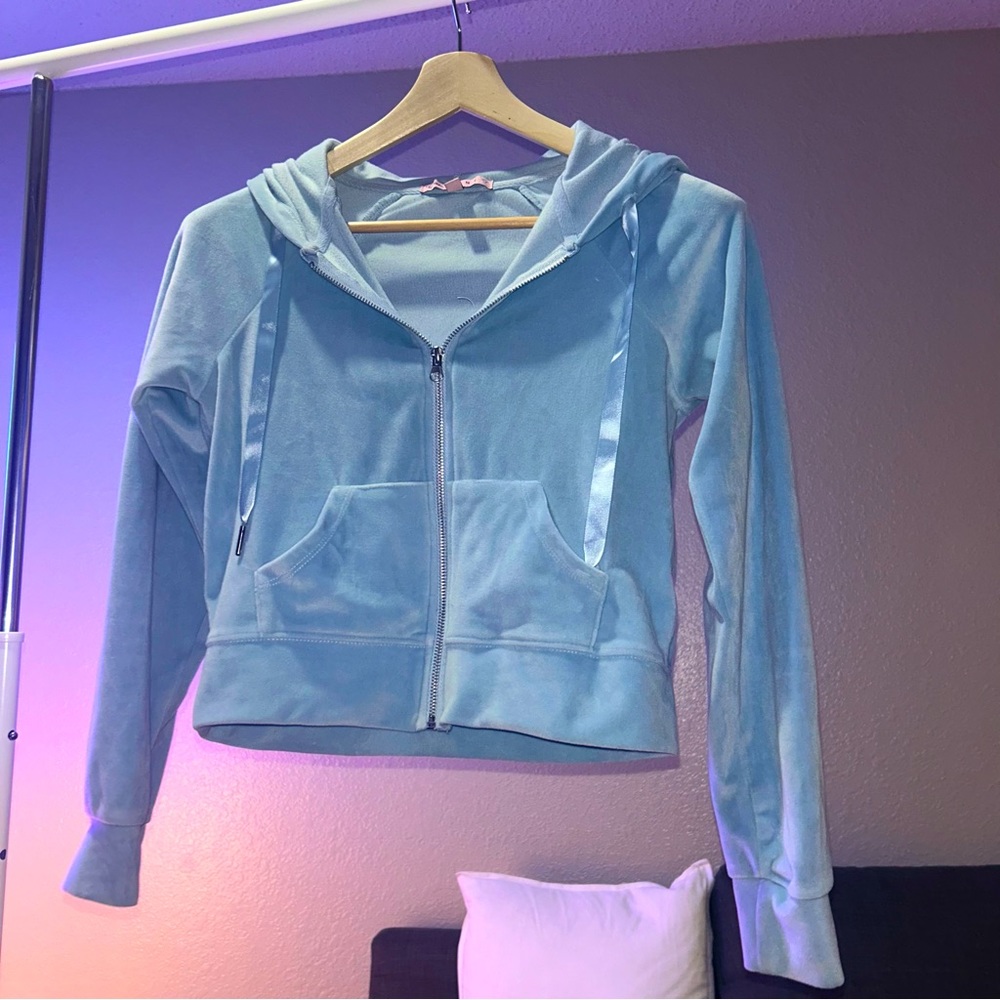 Baby blue cropped velour hoodie 🥶